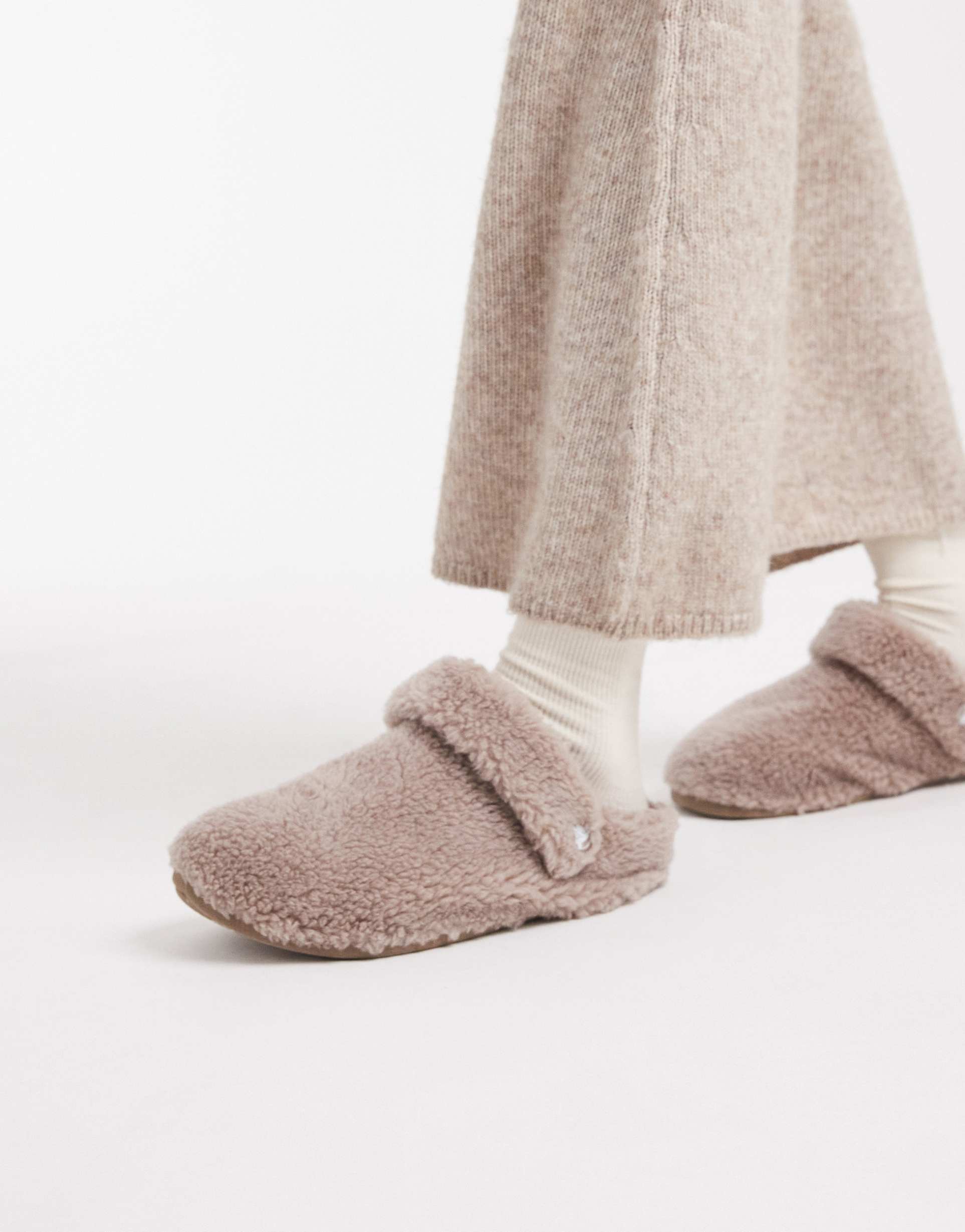 crocs unisex cozzzy fleece slippers in mushroom