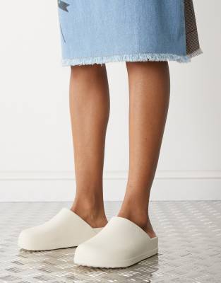  unisex dylan clogs in stucco beige