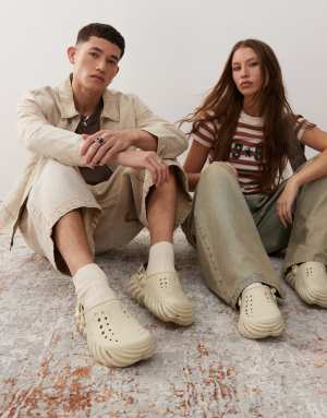 Crocs Unisex Echo clogs in bone