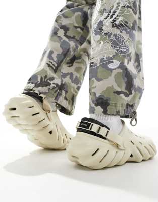 Crocs - Unisex - Echo - Clogs in Knochenweiß-Braun