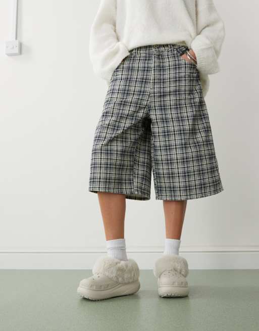 Crocs unisex furever crush fur lined clog in pumice ASOS