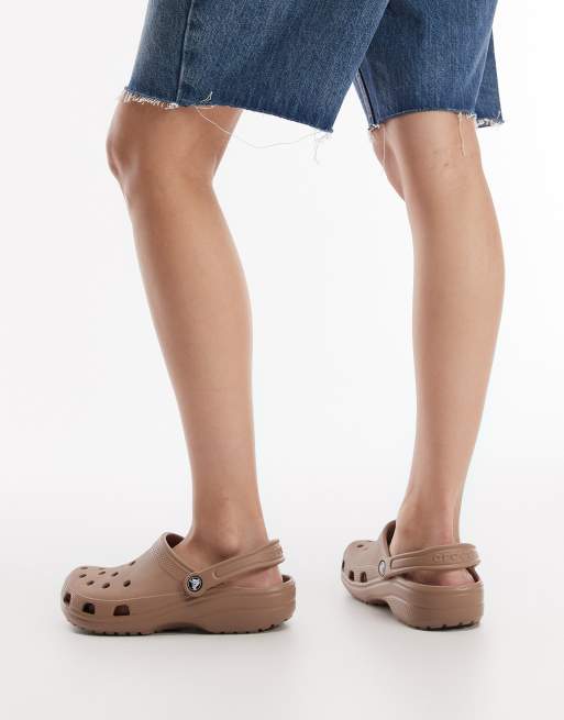 Crocs Unisex – Klasyczne chodaki w kolorze kawy z mlekiem, 3 z 4