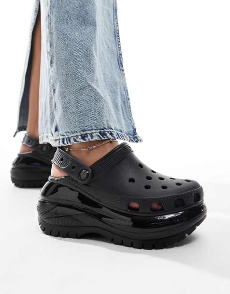 Crocs – Unisex – Mega Crush – Clogs in Schwarz - view 1