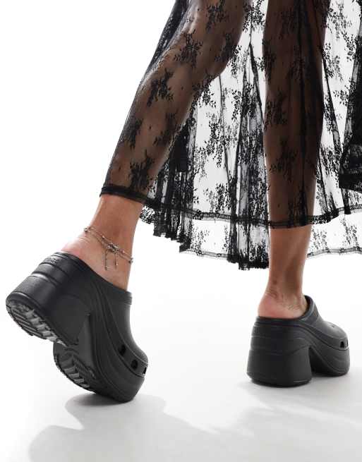 Crocs Unisex Siren clogs in black | ASOS