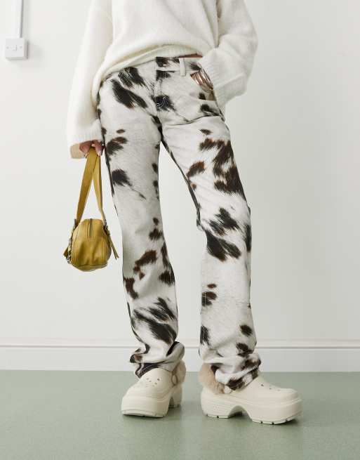 Crocs Unisex Stomp lined clogs in stucco | ASOS