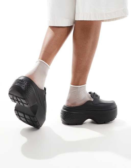 Crocs Unisex Stomp loafers in black | ASOS