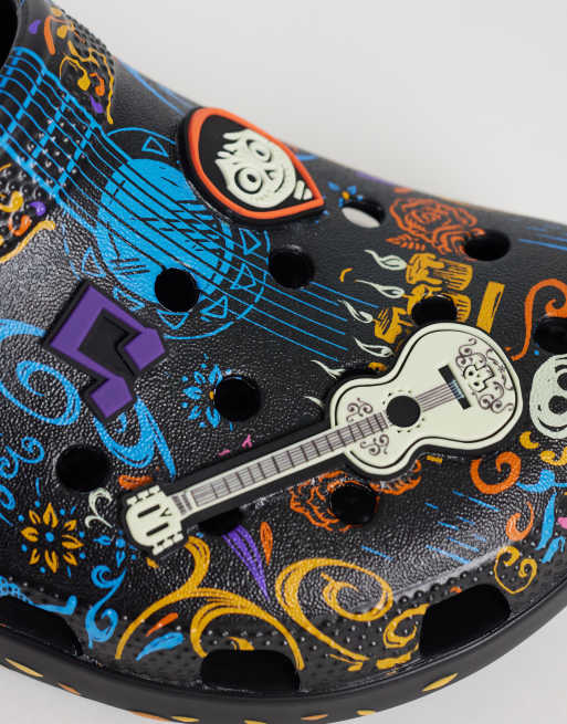 Crocs x Pixar Coco sabot, 3 di 4