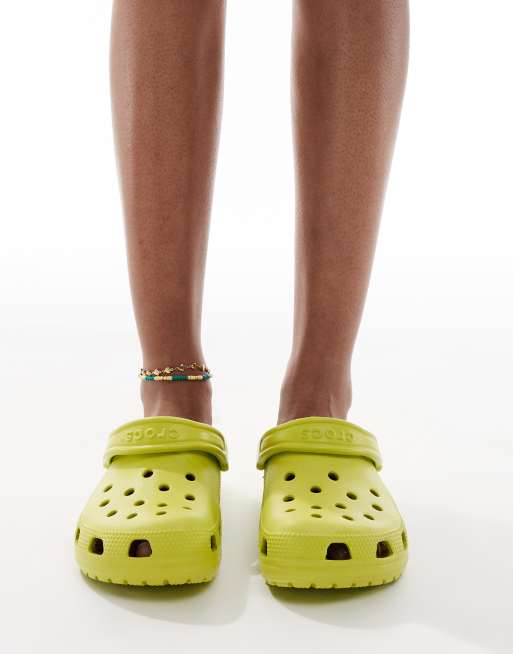 Crocs - Zoccoli classici color kiwi, 3 di 4