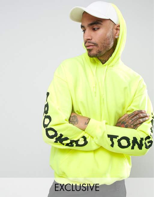Crooked Tongues - Gildan - Hoodie met prints op de mouwen in geel