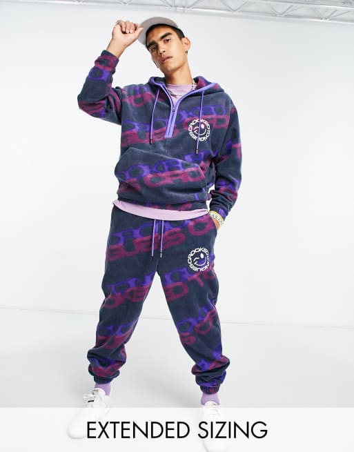 Crooked Tongues – Locker geschnittene Jogginghose aus Polarfleece in Blau mit All-over-Logoprint, Kombiteil