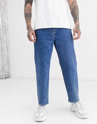 Crooked Tongues – Mellanblå jeans med klassisk passform