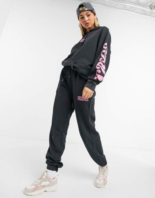 Crooked Tongues – Oversize-Jogginghose mit Logo-Print und Acid-Waschung in Anthrazit, Kombiteil
