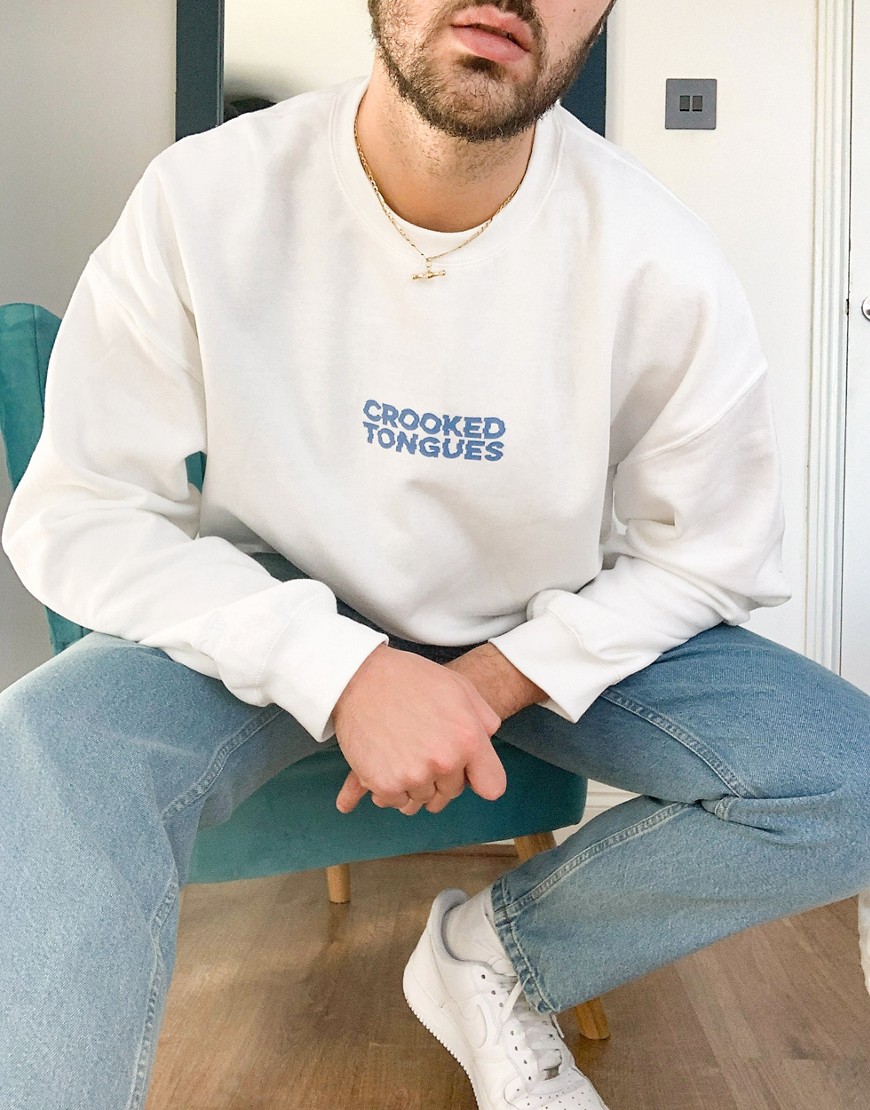 Crooked Tongues - Oversized sweatshirt in wit met blauw logo