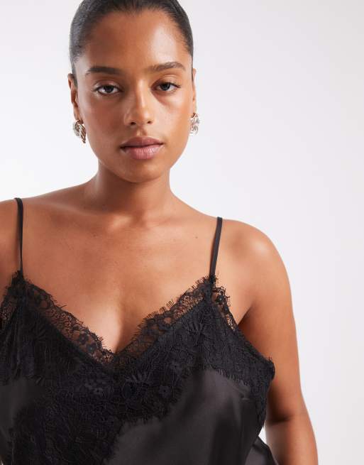 Curve asymmetrisk satin-cami med spetskant i svart, 2 av 4
