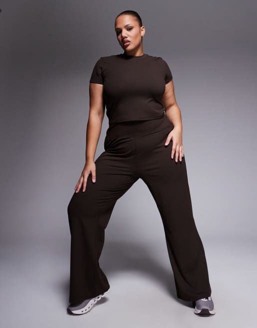 Curve - Icon Studio - Set morbido al tatto color cioccolato