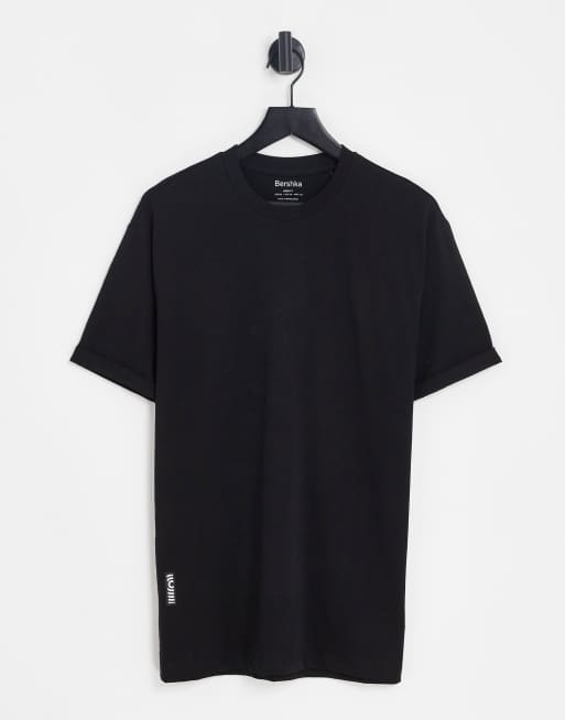Czarny długi T-shirt od Bershka