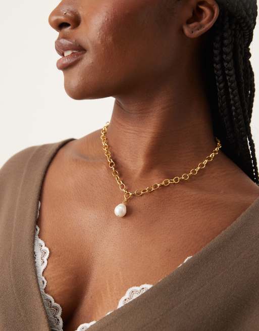 Daisy London chunky chain pearl pendant necklace in 18kt gold plated brass 