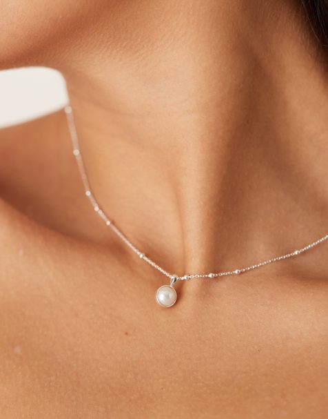 Daisy London – Halsband med hängande syntetpärla i sterlingsilver - view 1