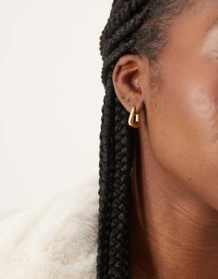 Daisy London Daisy London small square hoop earrings in 18ct gold plated brass