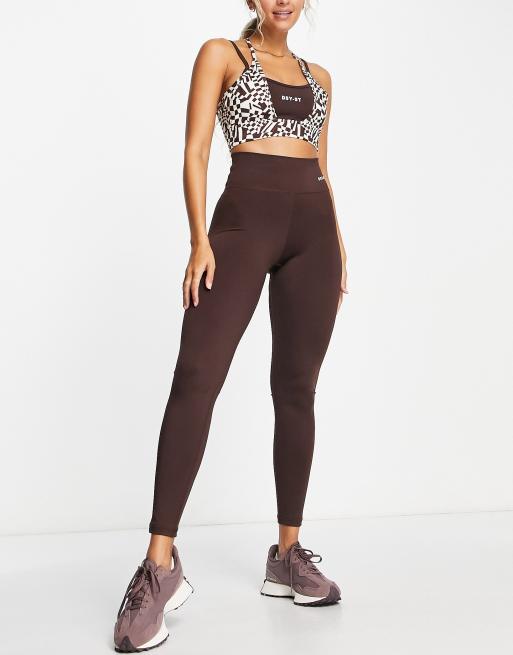 Daisy Street Active – Distorted Geo – Bustier in Braun mit Schachbrettmuster und überkreuzten Trägern, 4 von 4