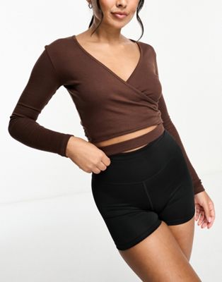 Daisy Street Active Distorted Geo cropped waist tie top in brown