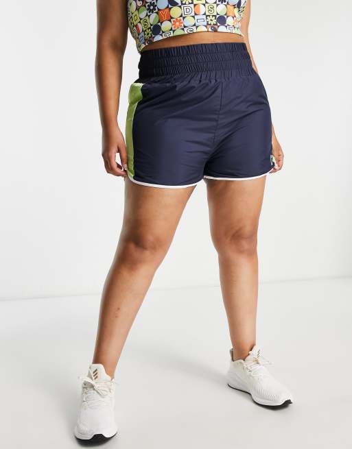 Daisy Street Active Plus ruched waistband shorts in black, 3 of 4