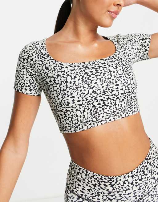 Daisy Street – Active – Svart och krämvit crop top med blommor 