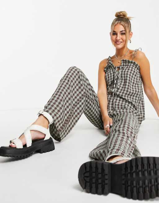 Daisy Street - Afslappet jumpsuit med grunge-ternet print og stropper samt bindebånd foran