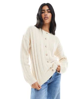 Daisy Street - Angeraute Grobstrickjacke in Sand mit breiter Rippenstruktur-Neutral