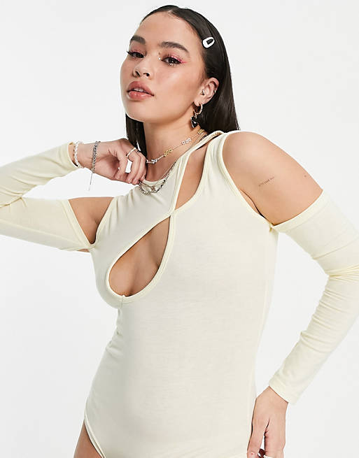 Daisy Street asymmetric cut out body with sleeve detail in cream