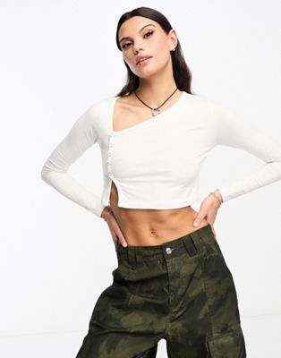 Daisy Street asymmetric fitted button front crop top - ASOS Price Checker