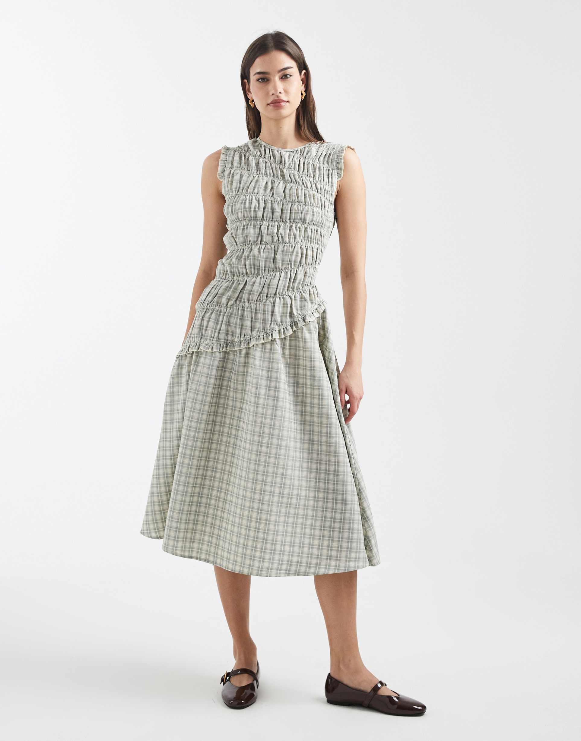 daisy street asymmetric midaxi dress with ruffle detailing in gray plaid