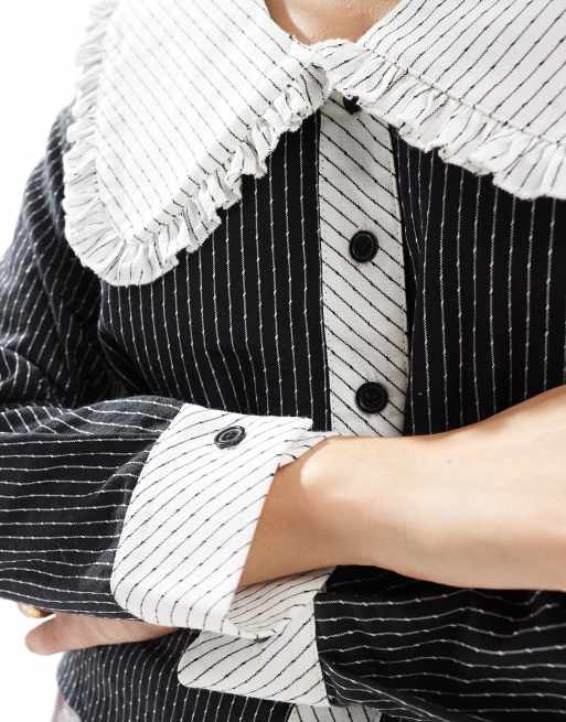 Daisy Street - Blusa a maniche lunghe a righe con scollo a V, bottoni e colletto a contrasto, 2 di 4