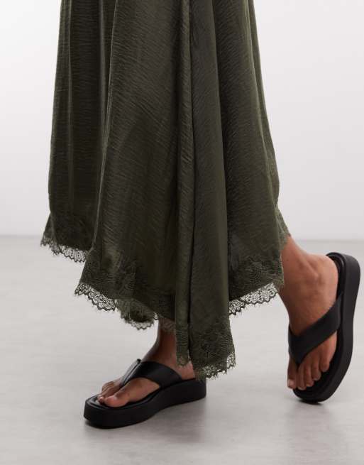 Daisy Street boho lavtaljet slip-nederdel med blondedetaljer i khaki, 4 af 5