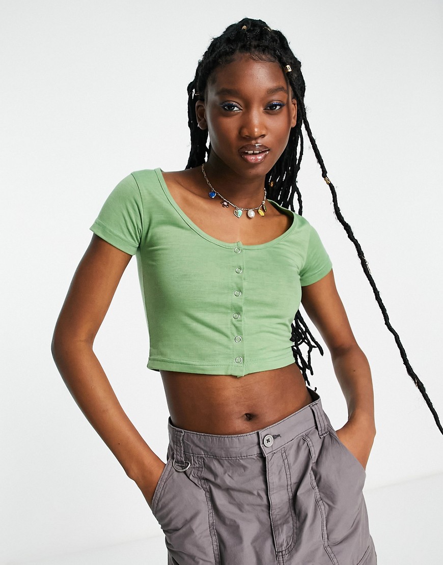 button front 90s crop top in soft khaki-Green