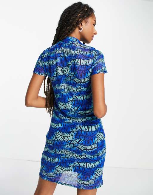 Daisy Street button front t-shirt mini dress in wavy blue text print mesh, 3 of 4