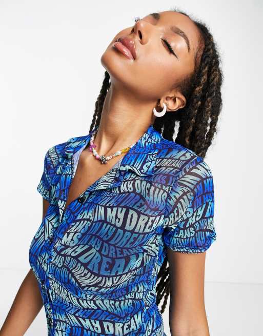 Daisy Street button front t-shirt mini dress in wavy blue text print mesh, 4 of 4