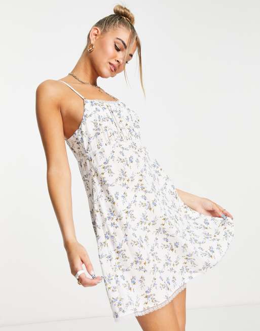 Daisy Street – Camisole-Minikleid im Stil der 90er mit geraffter Brustpartie und Blümchenmuster in Blau