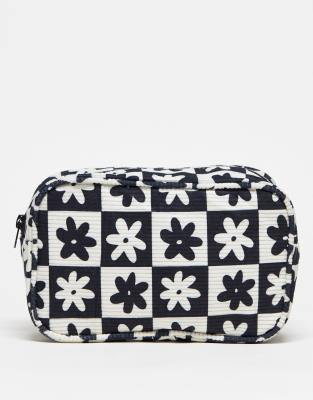 M.A.C makeup and LV cosmetic pouch  Makeup bag essentials, Makeup bag, Makeup  pouch