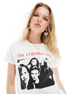 Daisy Street Cranberries graphic shrunken fit t-shirt in white - ASOS Price Checker