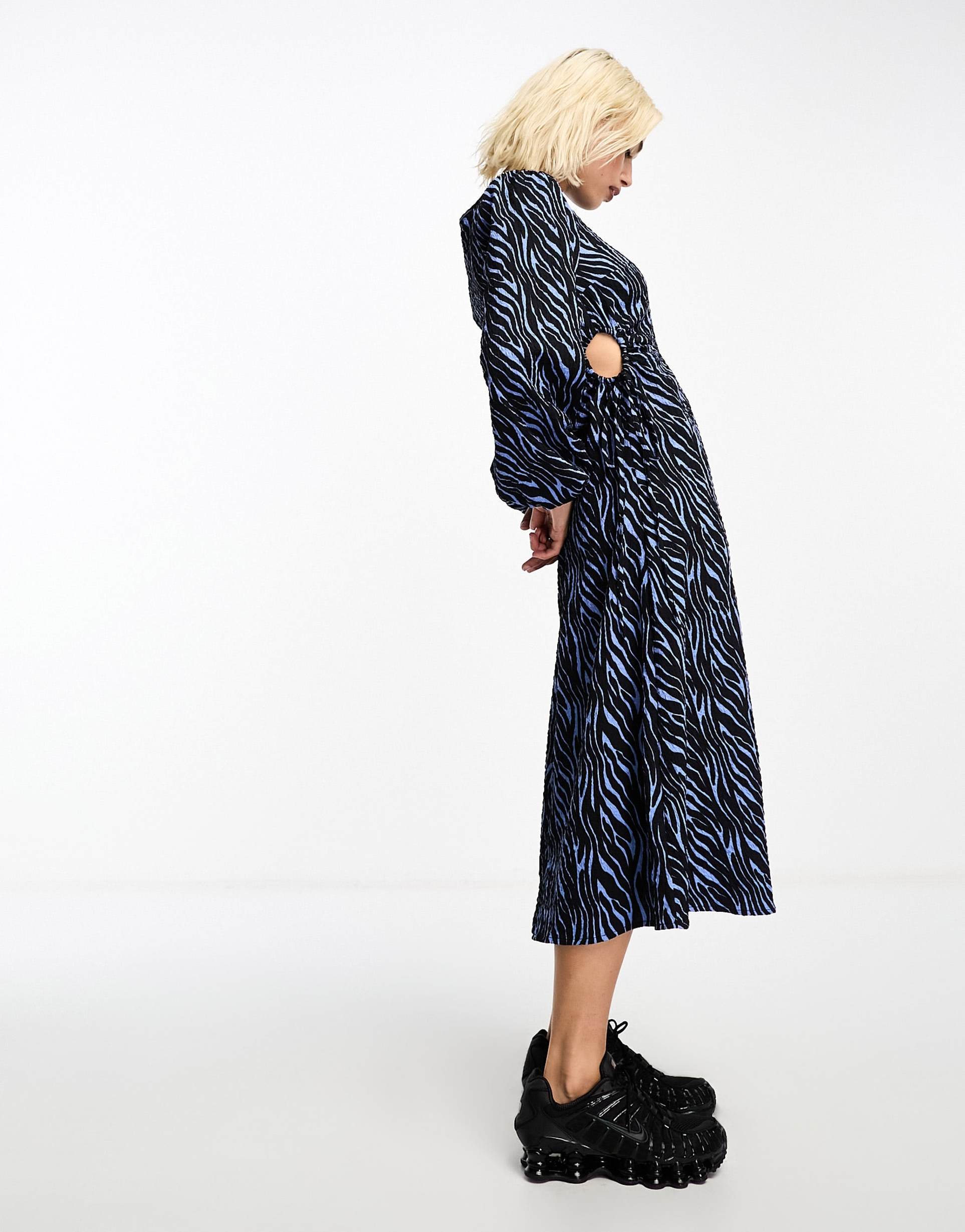 daisy street crinkle midi dress with tie side cut outs in blue abstract print