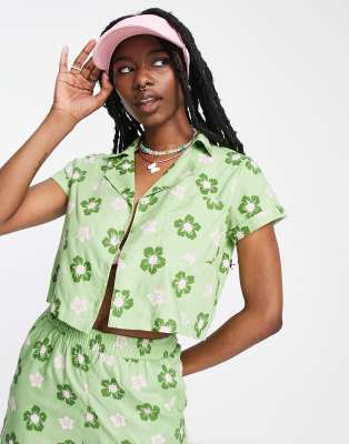 Daisy Street cropped boxy shirt in retro smile graphic floral (part of a set)