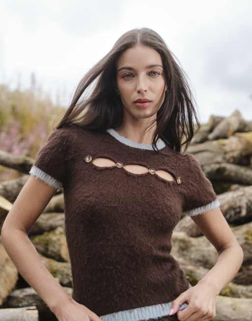 Daisy Street cut out short sleeve knit top with button detailing in brown and blue, 3 of 4