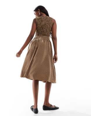Daisy Street drop waist shirred midaxi dress in brown check | ASOS