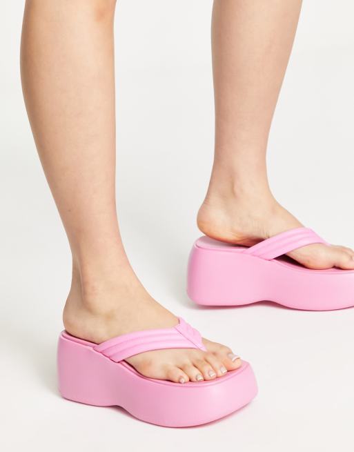 Daisy Street Exclusive chunky flip flop sandals in baby pink ASOS