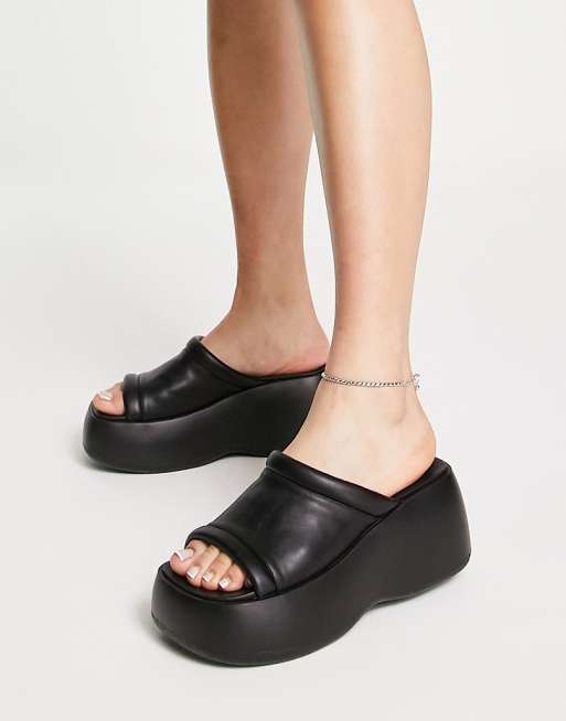 Daisy Street Exclusive chunky sole sandals in black | ASOS