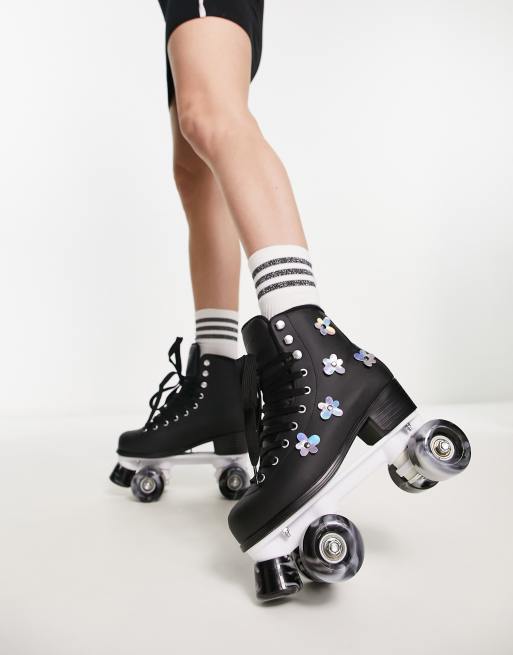 Street - Exclusives - Rolschaatsen in zwart met metallic bloemen | ASOS