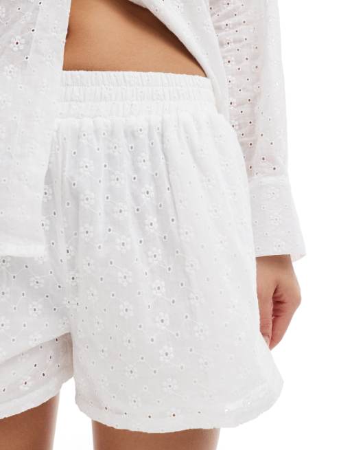 Daisy Street eyelet pull on elastic waist shorts in white - part of a set, 2 of 4