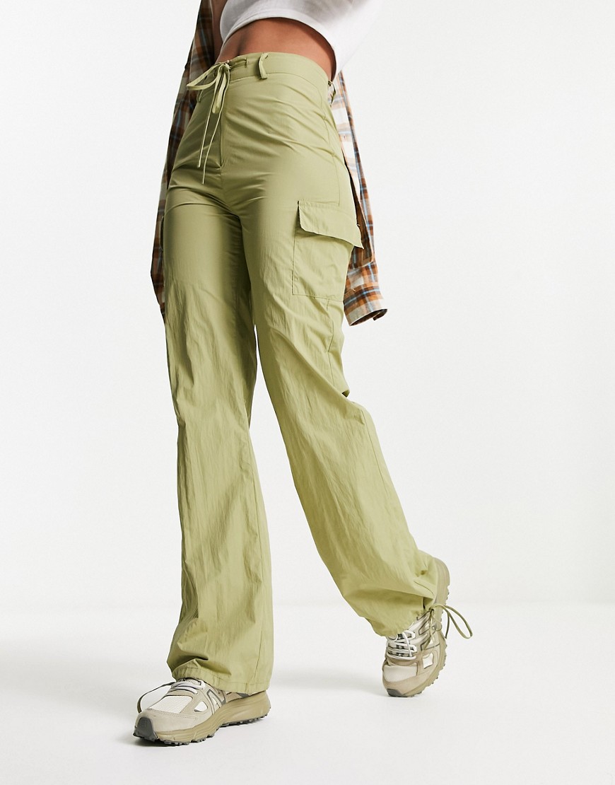 Daisy Street fitted parachute cargo trousers in khaki-Green