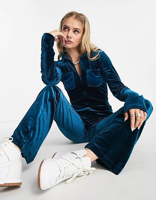 Daisy Street fitted velvet jumpsuit with zip front & contrast pockets